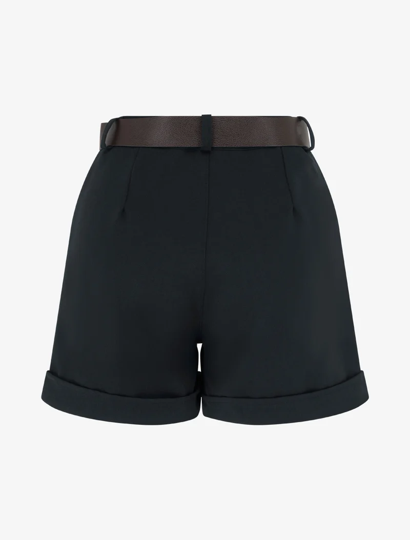 Gekrempelte Shorts mit Gürtel - Schwarz