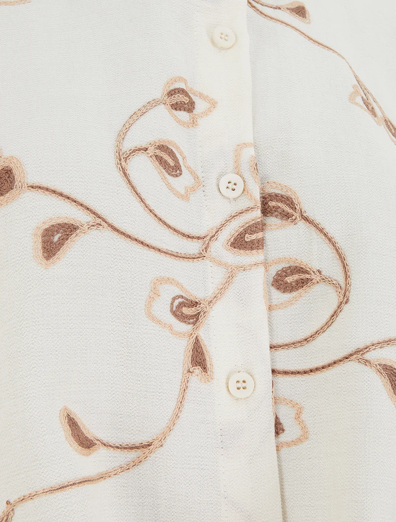 Bluse mit Blumenstickerei zum Binden - Ecru