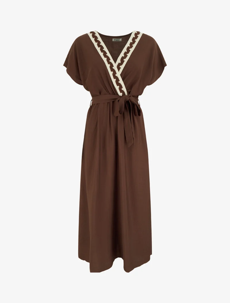 Langärmeliges Kleid mit fantasievollem Kragen - Braun