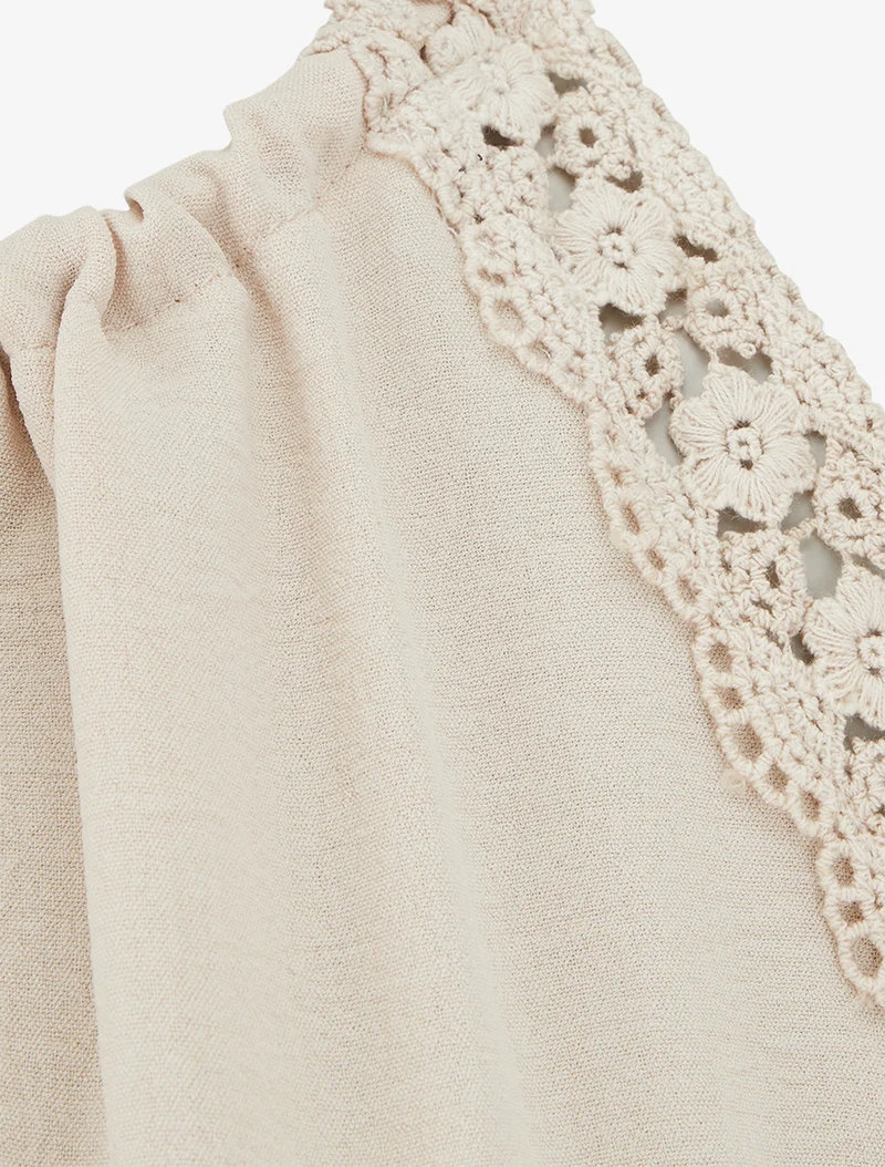 Spitzen-Jumpsuit mit offenem Rücken - Beige