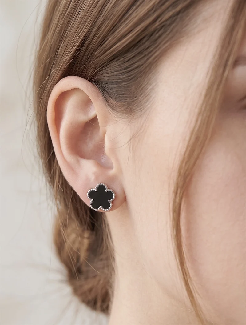 Ohrstecker Blumen schwarzer Emaille - Geld