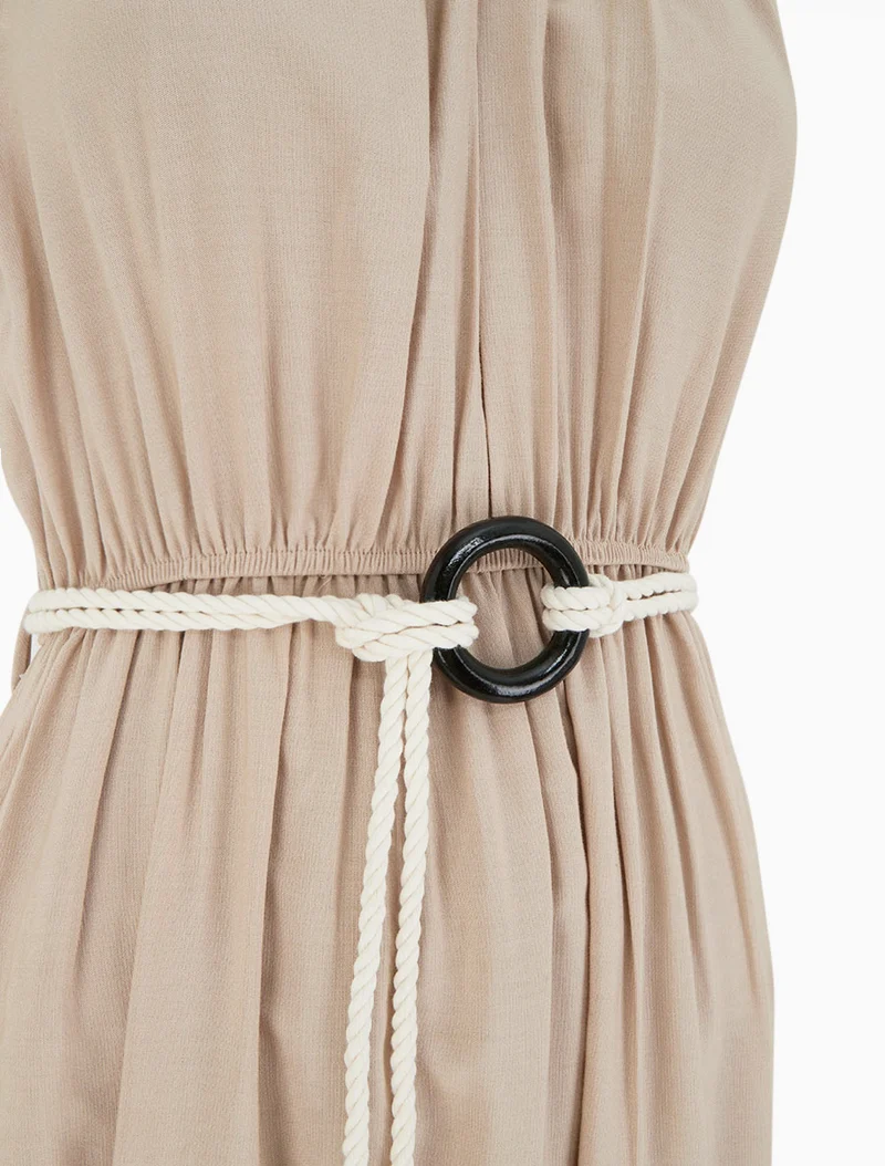 Langes einfarbiges Kleid mit stilisiertem Rundhalsausschnitt - Maulwurf