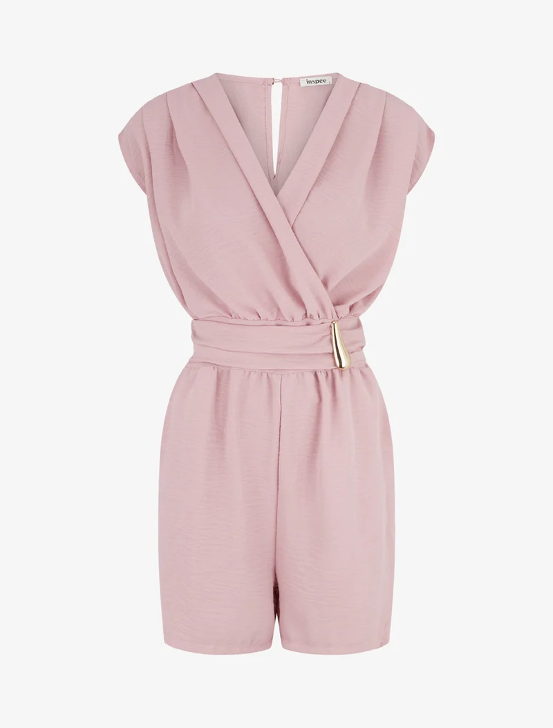 Einfarbiger Jumpsuit mit Schmuckeinsatz an der Taille. - Altrosa