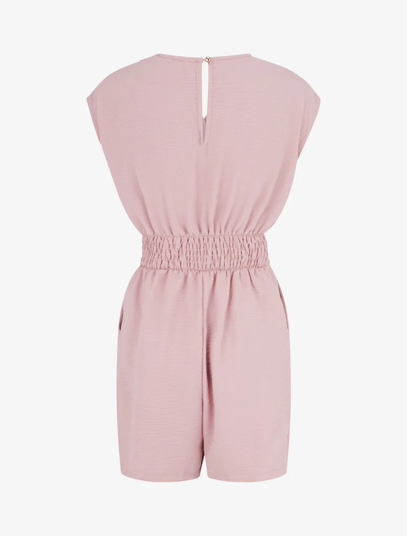 Einfarbiger Jumpsuit mit Schmuckeinsatz an der Taille. - Altrosa
