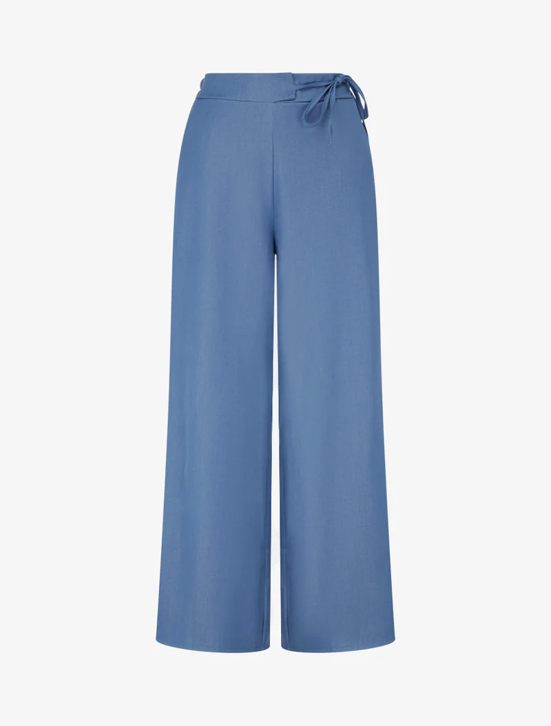 Einfarbige fließende Hose mit Bindebändern. - Blau