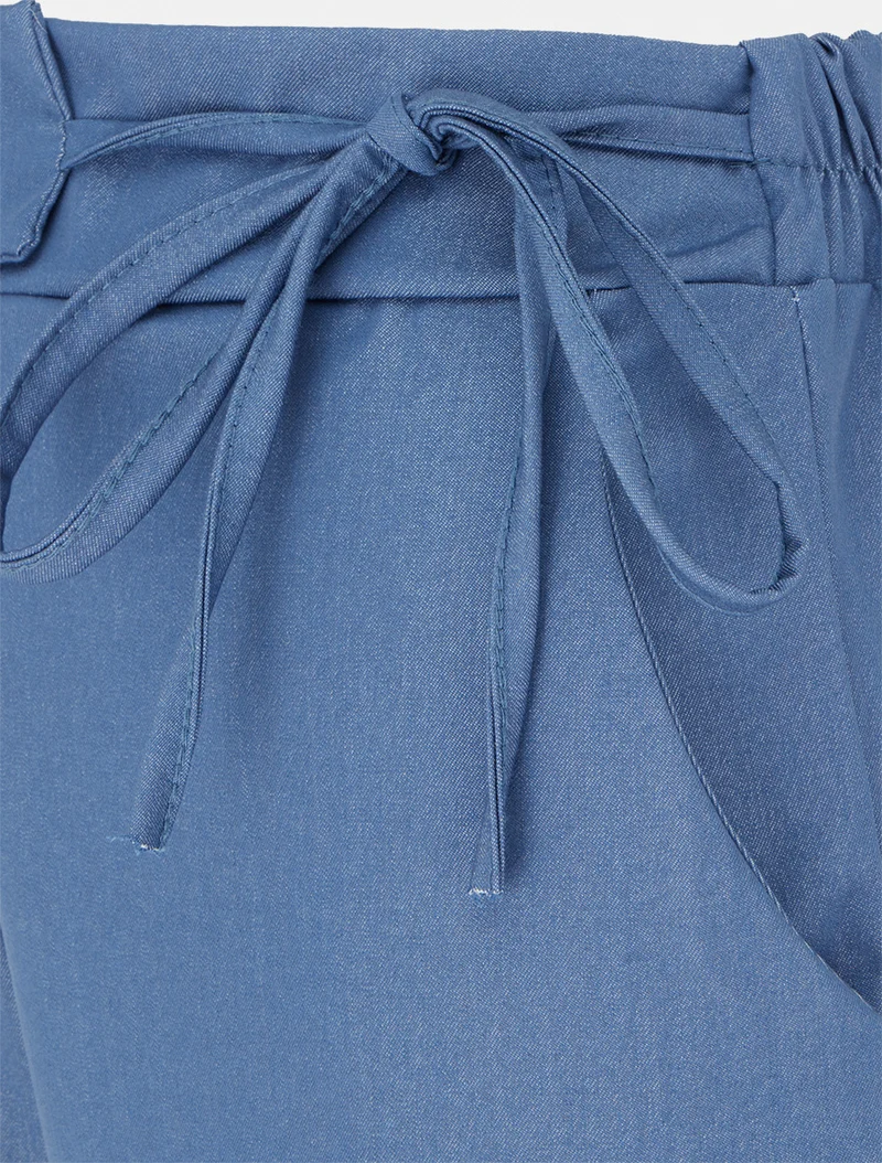 Einfarbige fließende Hose mit Bindebändern. - Blau