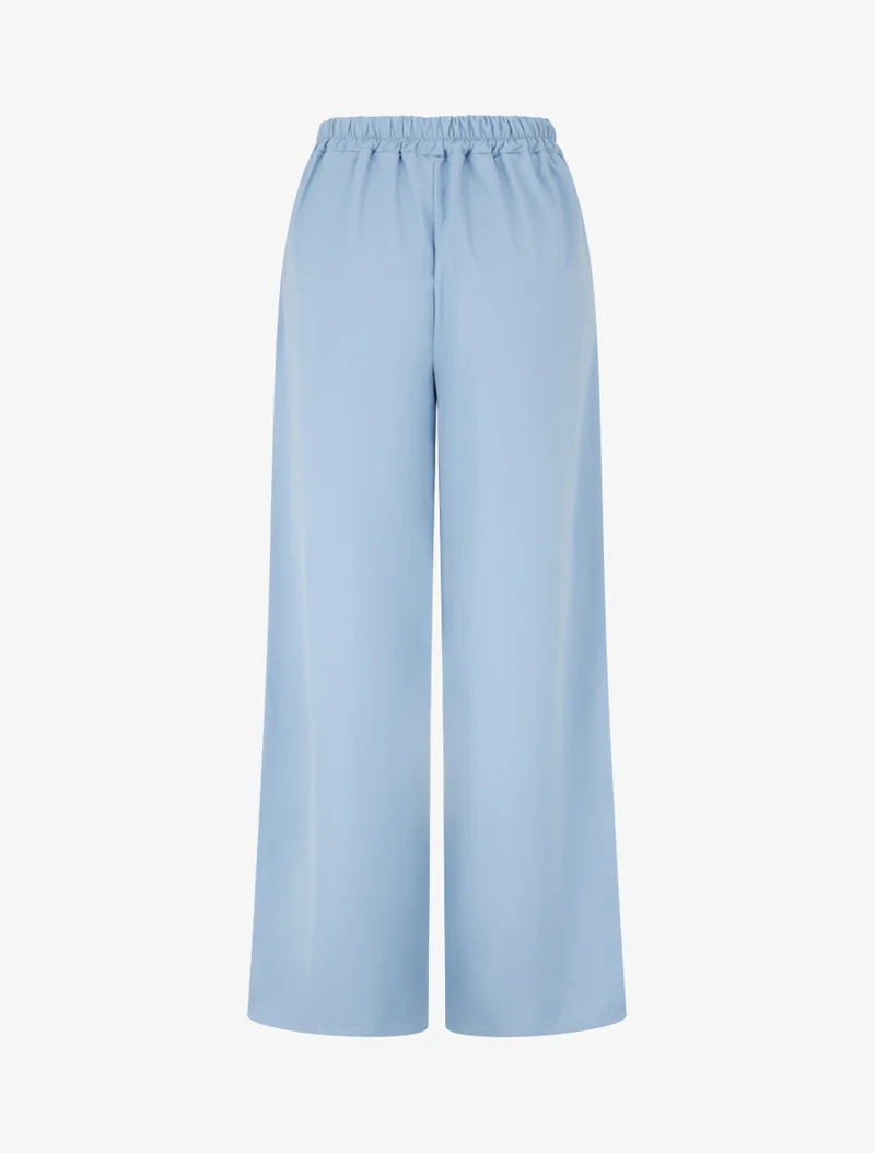 Einfarbige fließende Hose mit Bindebändern. - Himmelblau