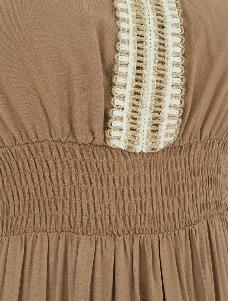 Ärmelloses ausgestelltes Kleid mit Makramee-Kragen - Hellbraun