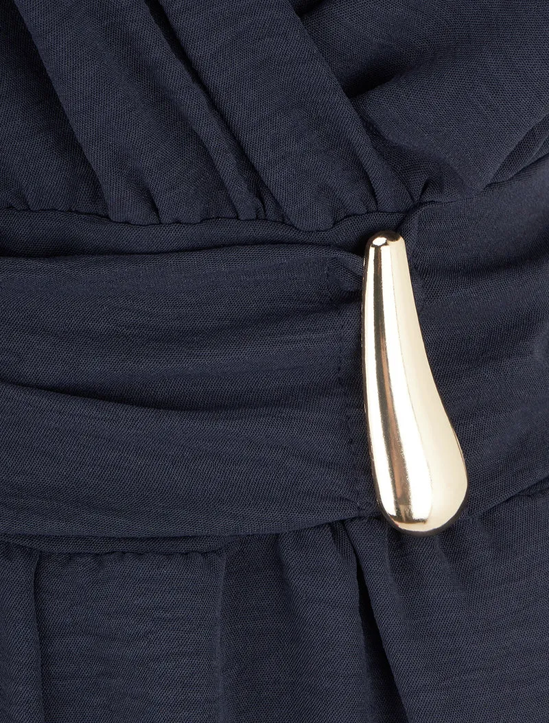Einfarbiger Jumpsuit mit Schmuckeinsatz an der Taille. - Marine