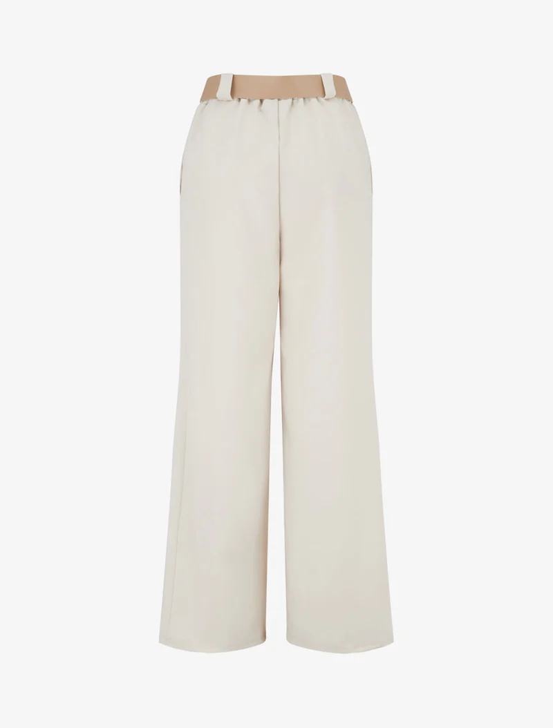 Gerade geschnittene, einfarbige, elastische Hose - Beige