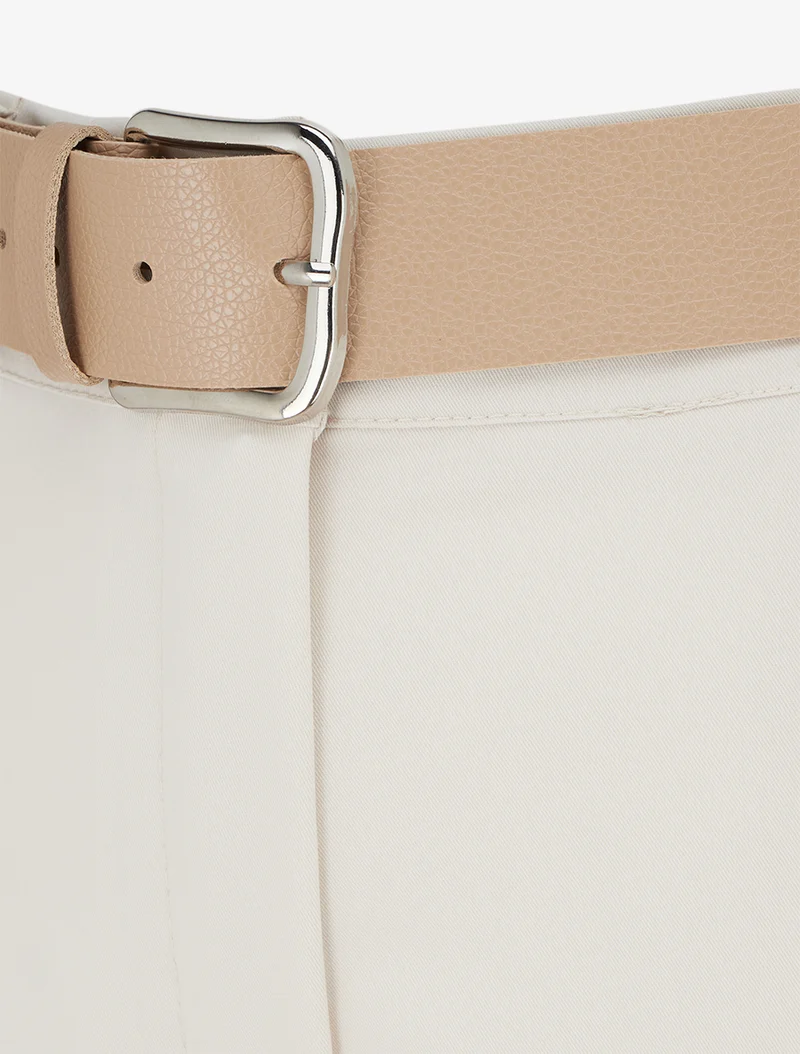 Gerade geschnittene, einfarbige, elastische Hose - Beige