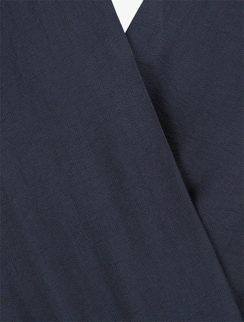 Wickelkleid-Stil Jumpsuit mit Brosche - Marine