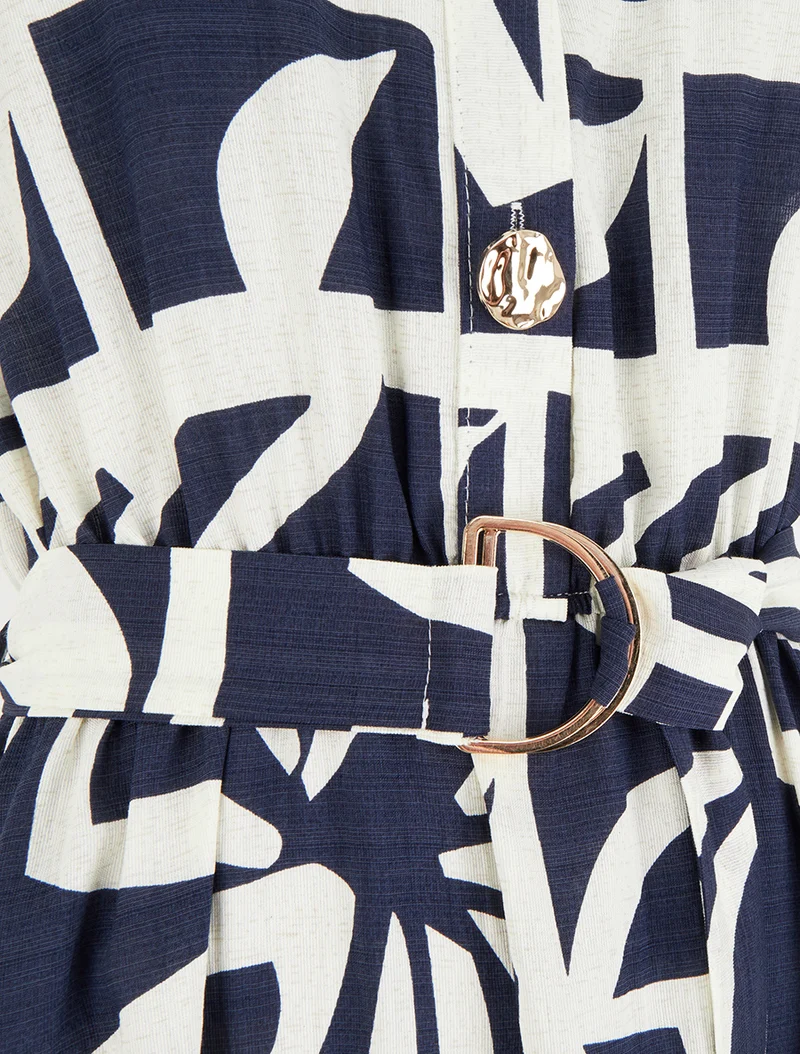 Langes Kleid mit stilisiertem Druck und dekorativen Knöpfen - Marine