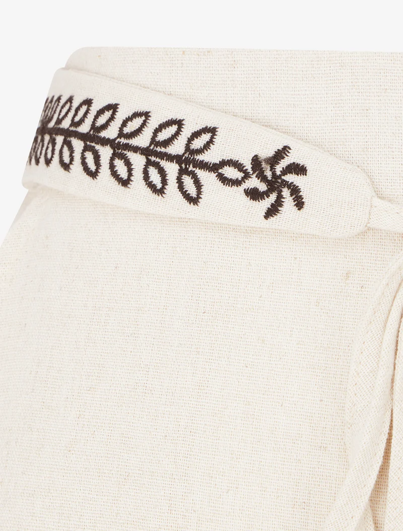 Weite einfarbige Hose mit besticktem Gürtel - Beige