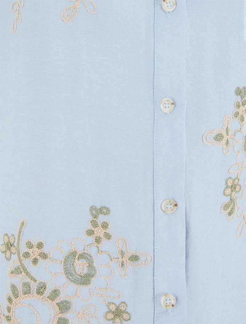 Kurzarmbluse mit Blumenstickerei - Himmelblau