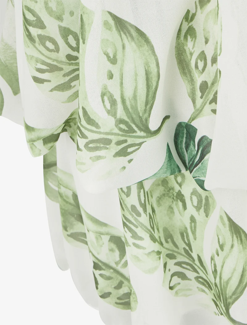 Rückenfreier Jumpsuit mit Rüschen und Blätterdruck. - Grün