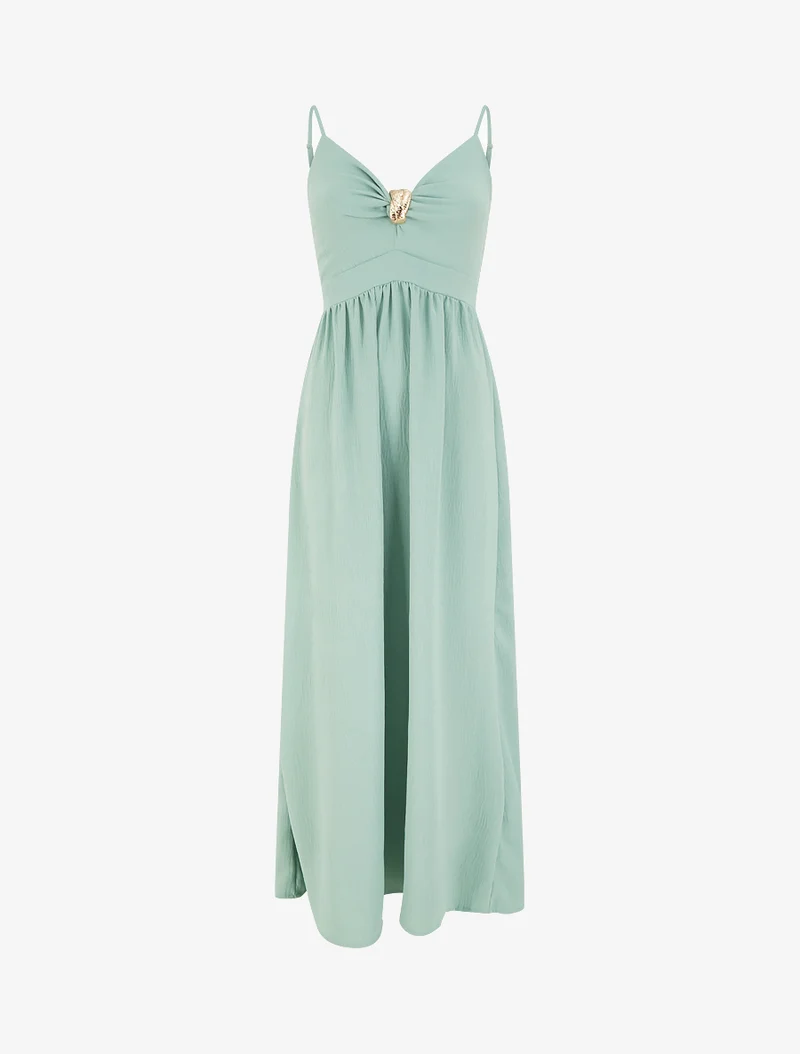 Langes einfarbiges Kleid mit V-Ausschnitt und Schmuck. - Wassergrün