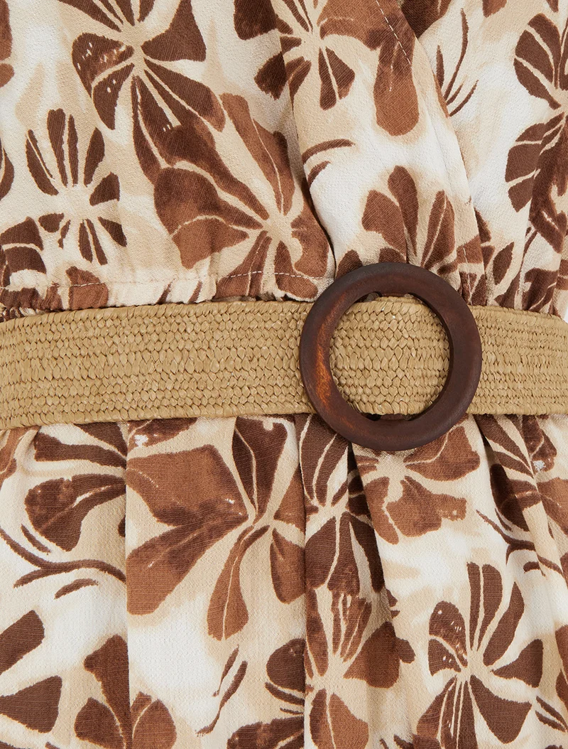 Langes Kleid mit stilisiertem Print und Wickelkragen - Braun