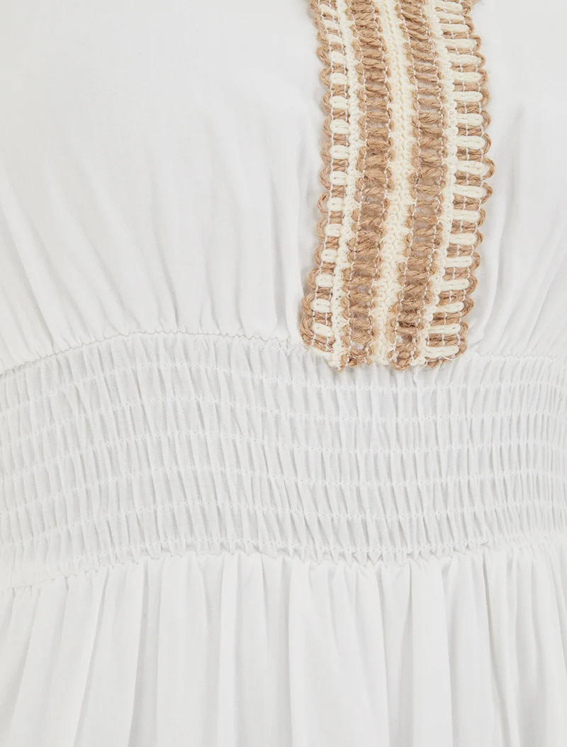 Ärmelloses ausgestelltes Kleid mit Makramee-Kragen - Weiß