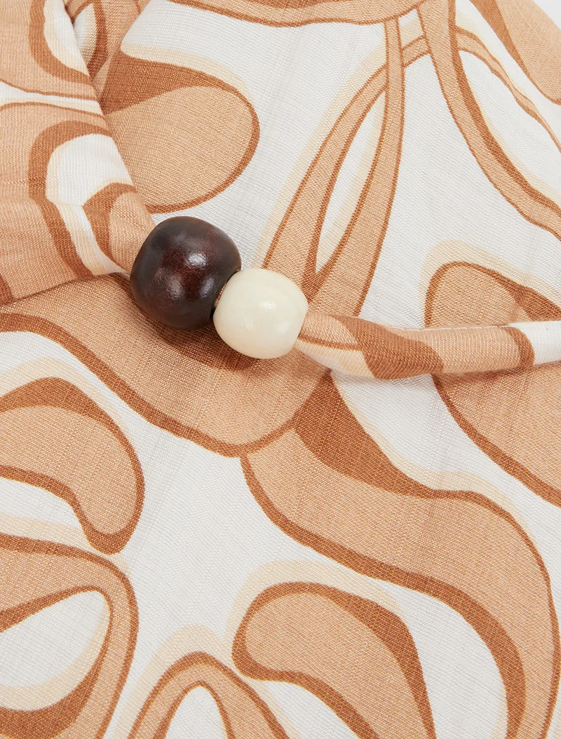 Langes Kleid mit Perlen-Trägern und grafischem Druck - Kamel