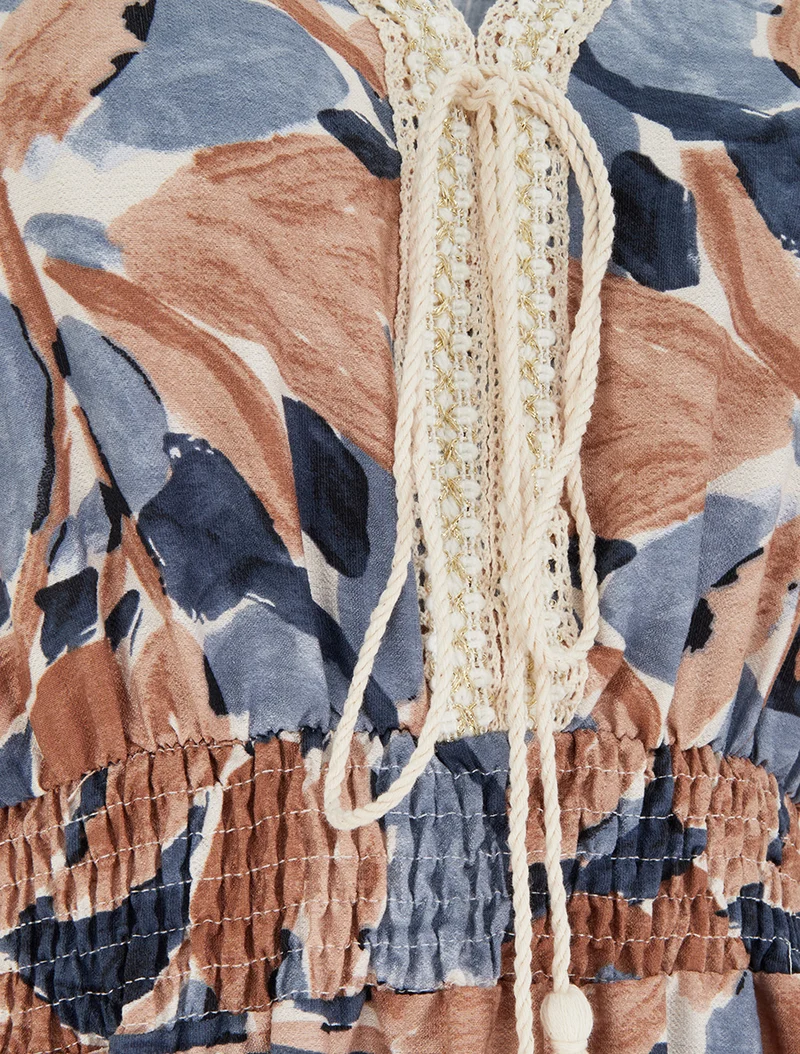 Kleid mit stilisiertem Druck und Häkelkragen - Marine