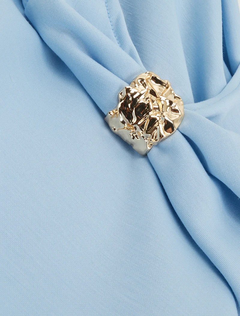 Ärmelloses Top mit Wasserfallausschnitt und Schmuck - Himmelblau