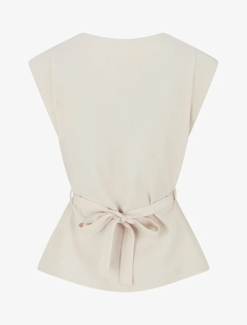 Ärmelloses Top mit Schmuckeinsatz. - Beige