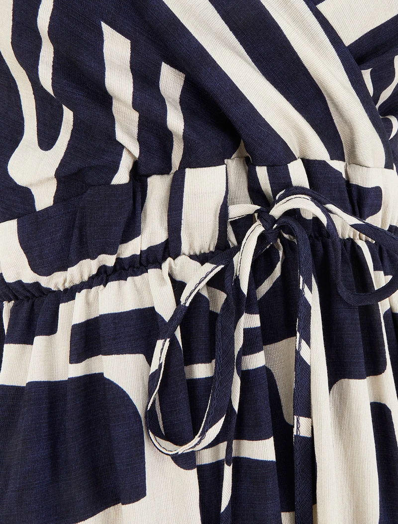 Langes Kleid mit grafischem Druck - Marine
