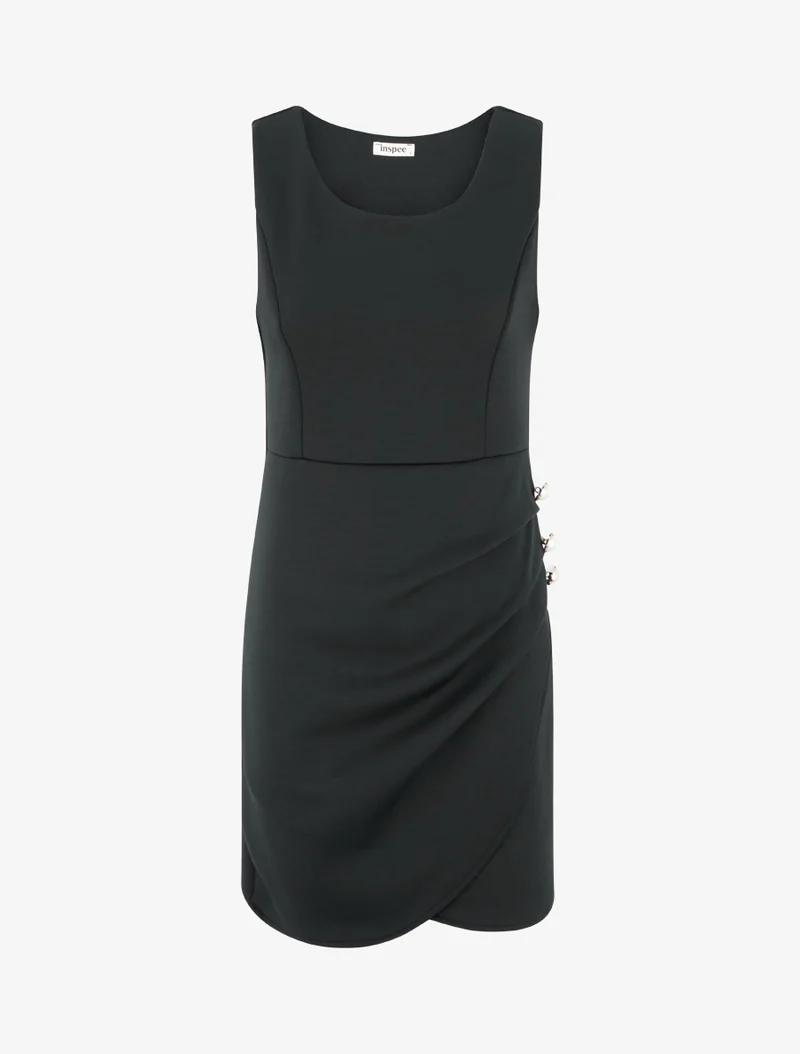 Figurbetontes Kleid mit dekorativen Knöpfen - Schwarz