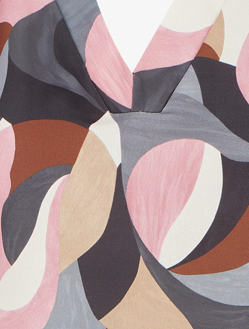 Kurzarm-Top mit abstraktem Print - Schwarz