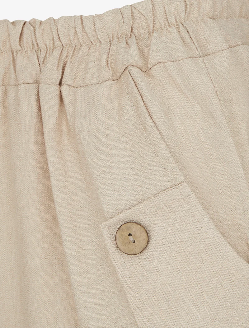 Weite einfarbige Hose mit dekorativen Knöpfen - Beige