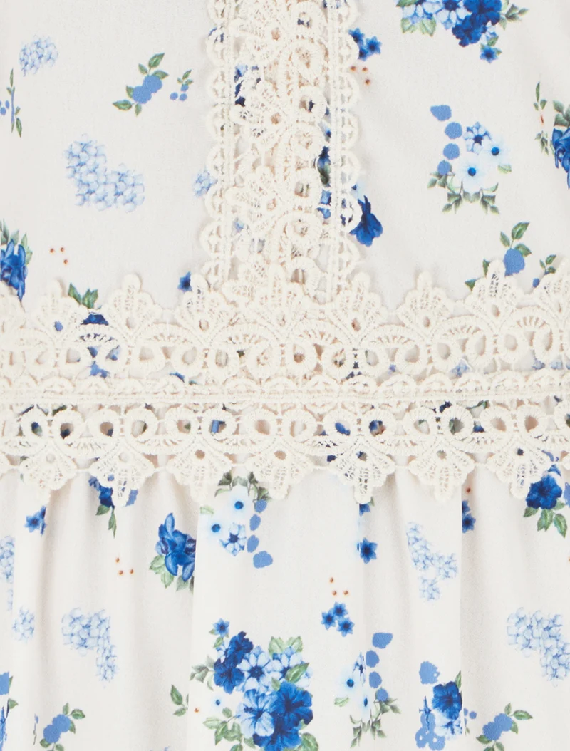 Langes Kleid mit kleinen Blumenmuster und Häkel-Details - Blau