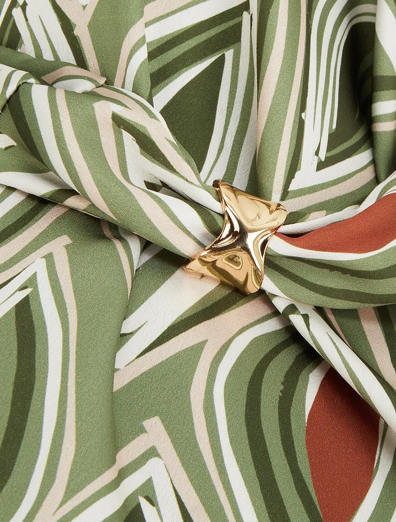 Bedrucktes Satin-Top mit Schmuckdetails. - Kaki