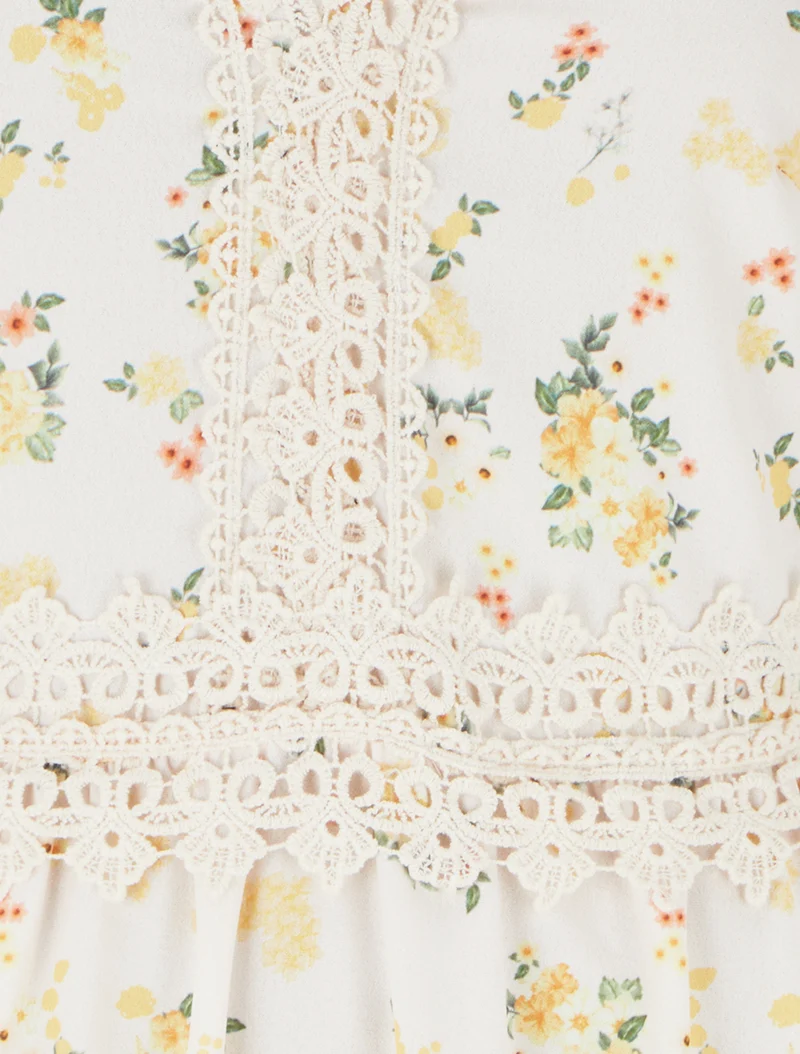 Langes Kleid mit kleinen Blumenmuster und Häkel-Details - Gelb