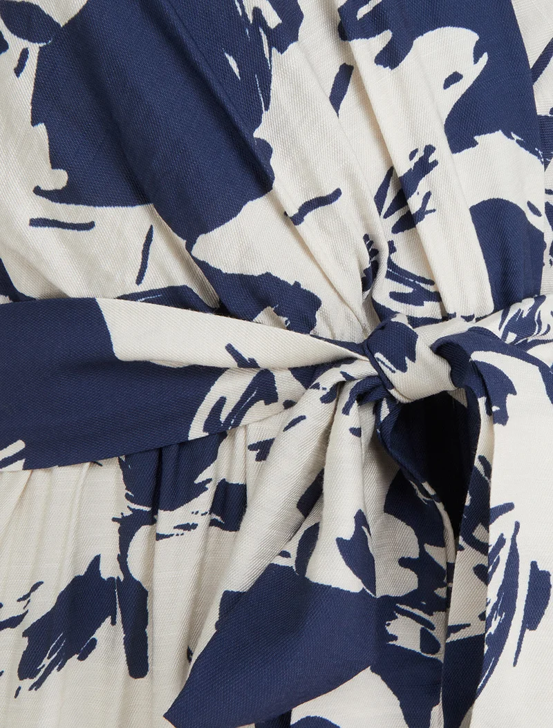 Langes Kleid mit tropischem Blumenmuster und kurzen Ärmeln - Marine