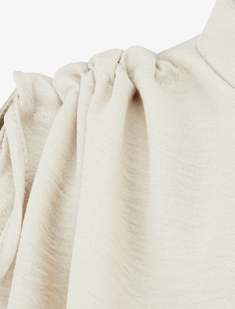 Ärmelloses, ausgestelltes Kleid mit gerafften Schultern - Beige