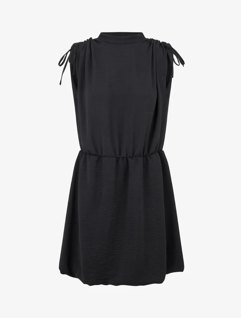 Ärmelloses, ausgestelltes Kleid mit gerafften Schultern - Schwarz