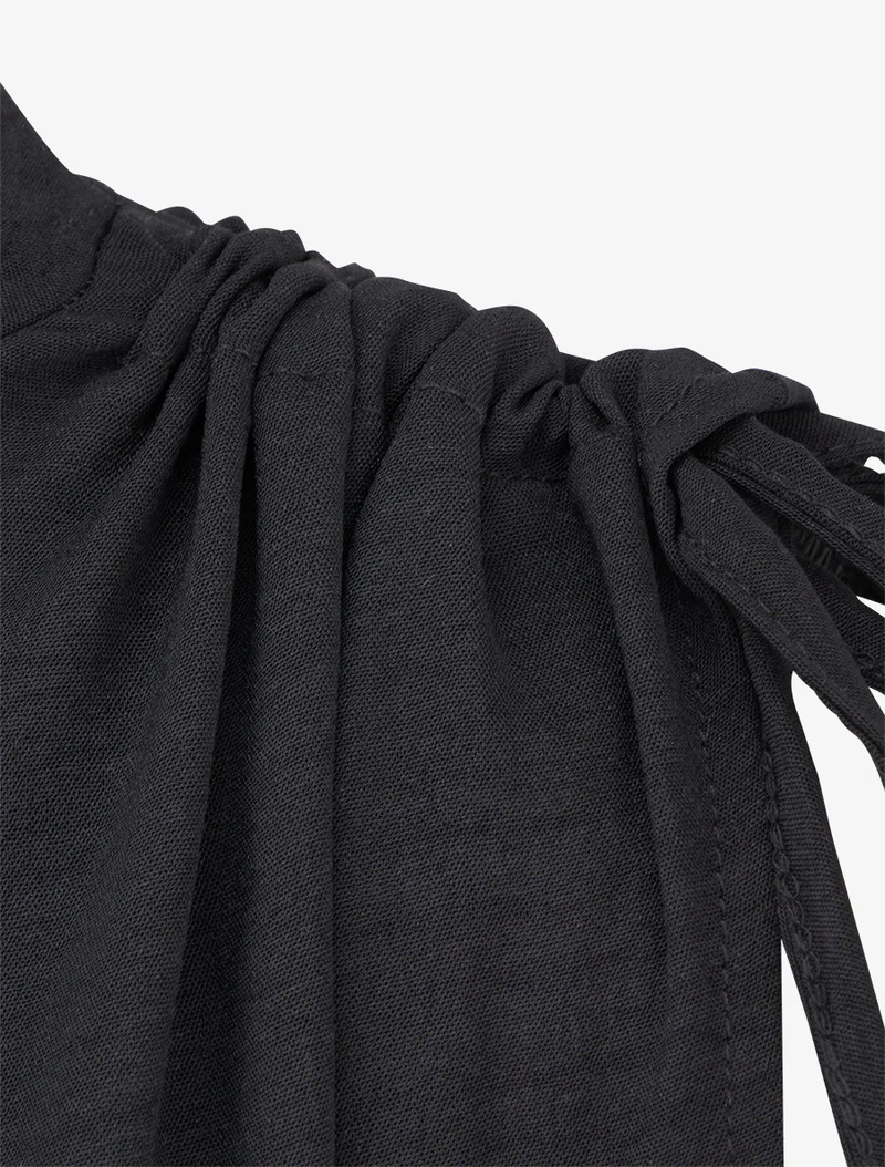 Ärmelloses, ausgestelltes Kleid mit gerafften Schultern - Schwarz