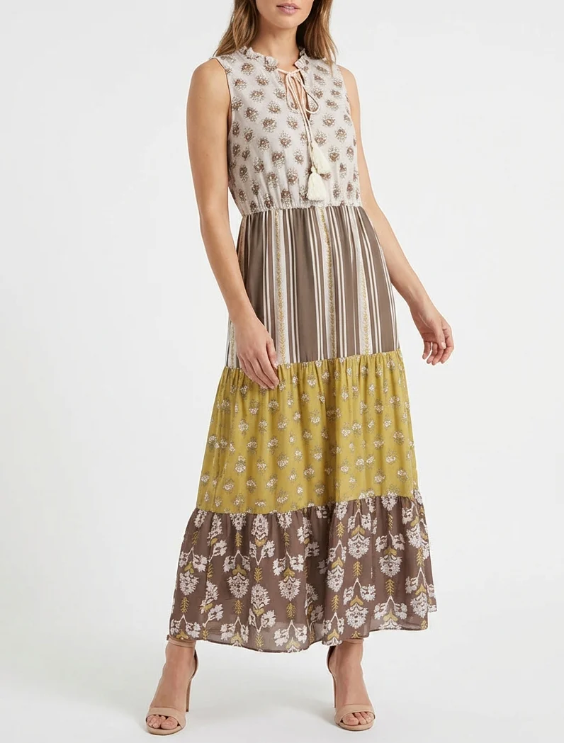 Ärmelloses langes Kleid mit Blumen-Patchwork. - Maulwurf