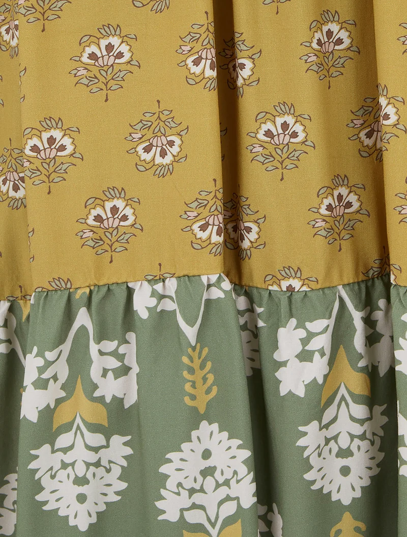 Ärmelloses langes Kleid mit Blumen-Patchwork. - Kaki