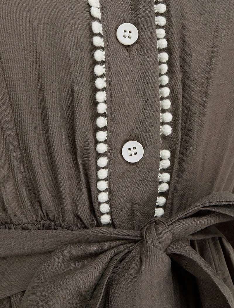 Langes Kleid mit Flügelärmeln aus Häkelspitze - Braun