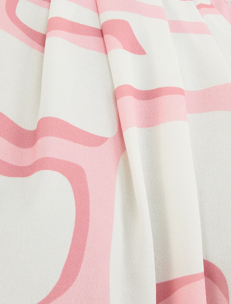 Top mit amerikanischem Kragen und abstraktem Druckmuster - Rose