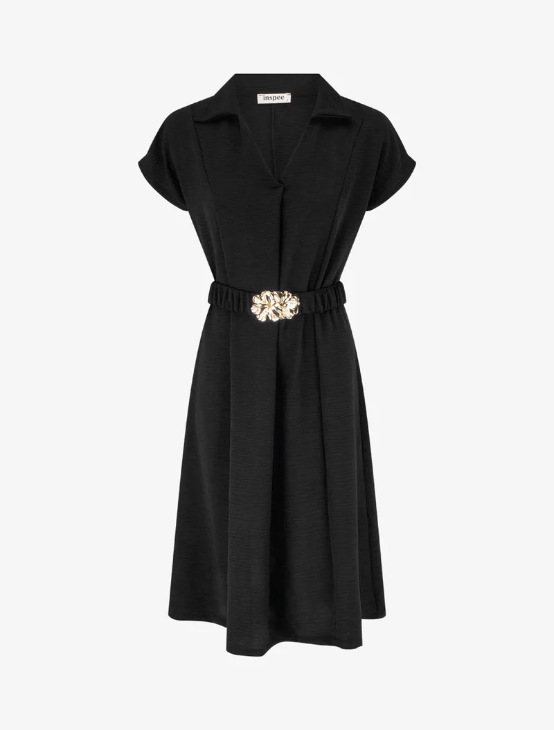 Fließendes einfarbiges Kleid mit Gürtel - Schwarz