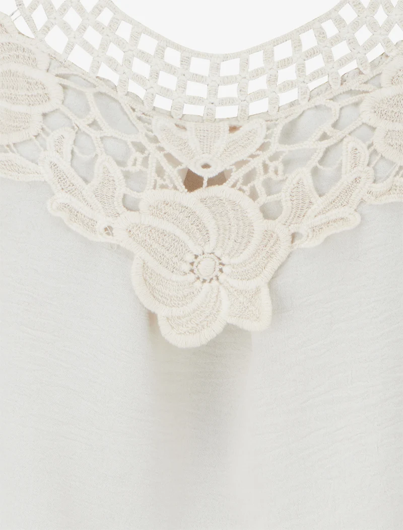 Ärmelloses Top mit Spitze und Häkelarbeit - Beige