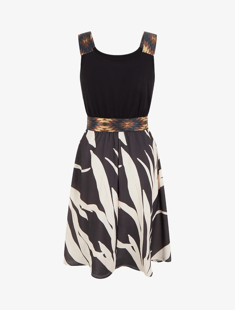 Grafisches Printkleid mit elastischer, dekorativer Taille - Schwarz