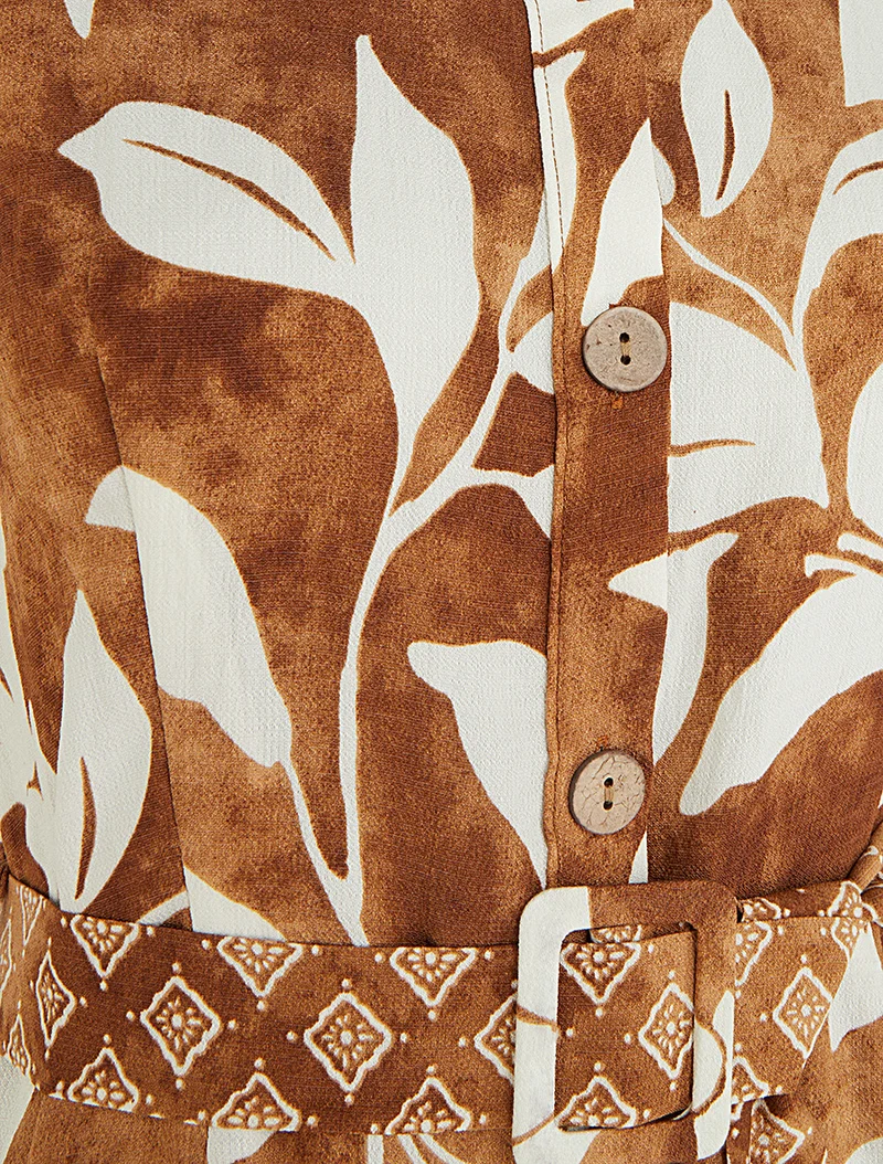 Hemdblusenkleid mit tropischem Blumenmuster - Kamel