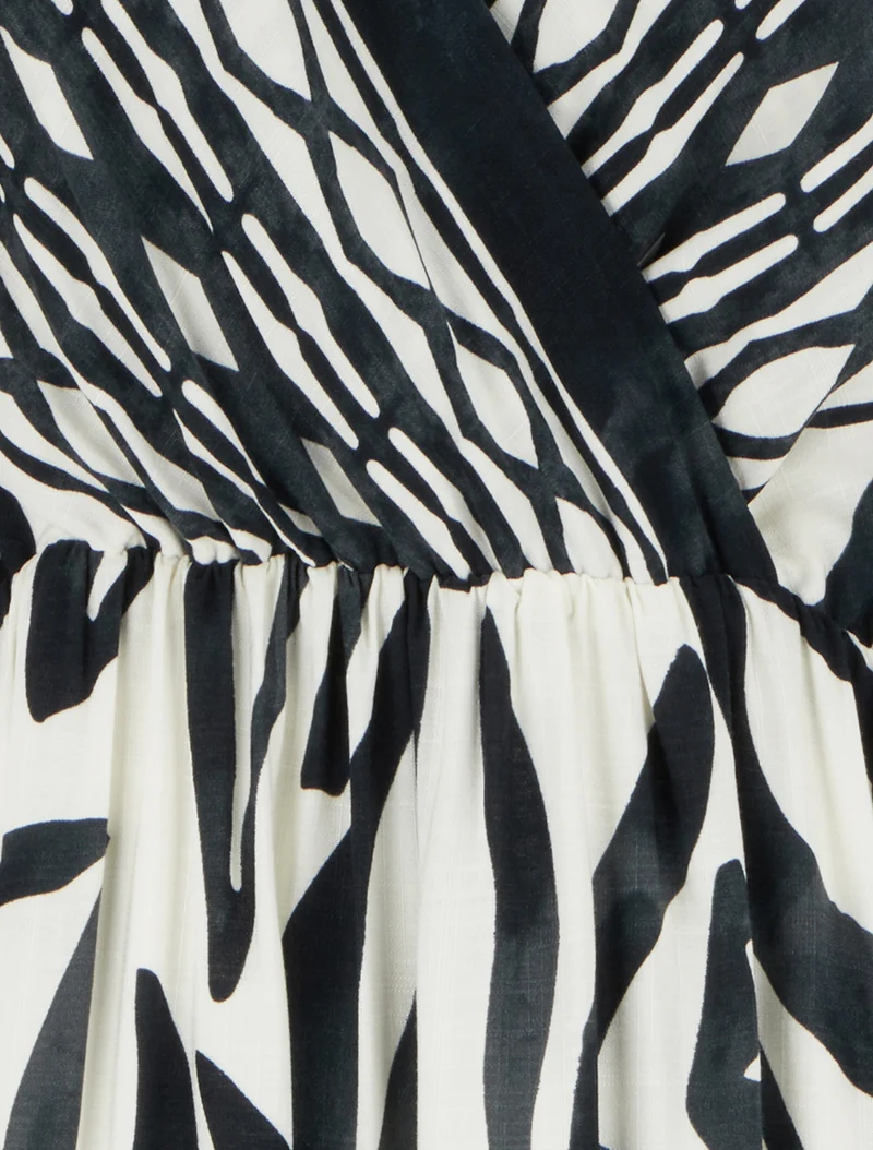 Elastisches langes Kleid mit Fantasiemuster - Schwarz