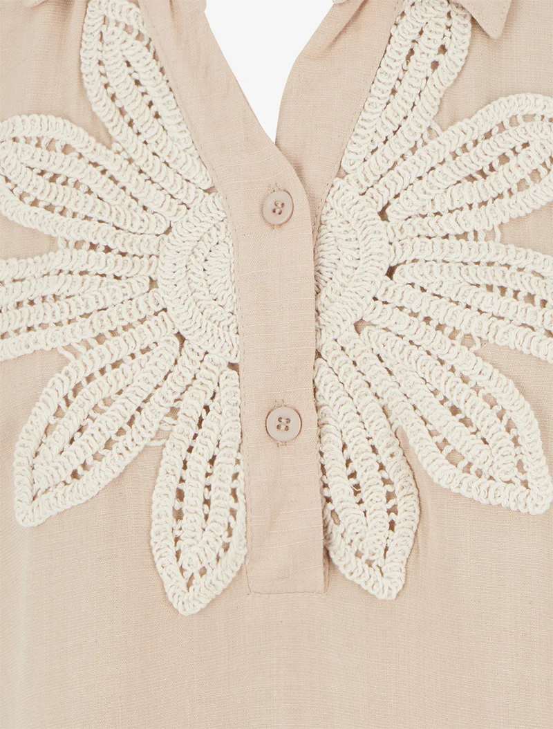 Ärmellose Bluse mit Blumenstickerei - Beige
