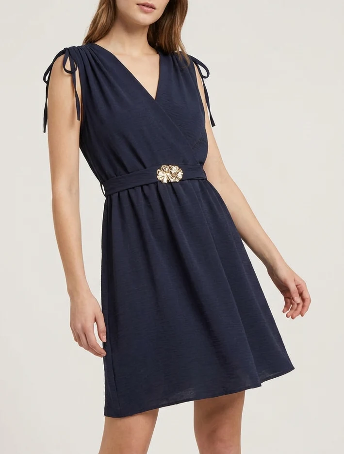 Einfarbiges Kleid mit Schmuckeinsatz an der Taille - Marine