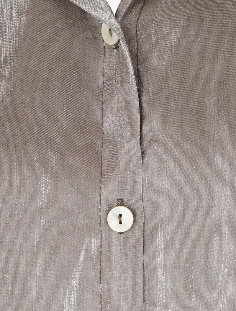 Perlmuttfarbenes asymmetrisches Bluse mit hochkrempelbaren langen Ärmeln - Braun